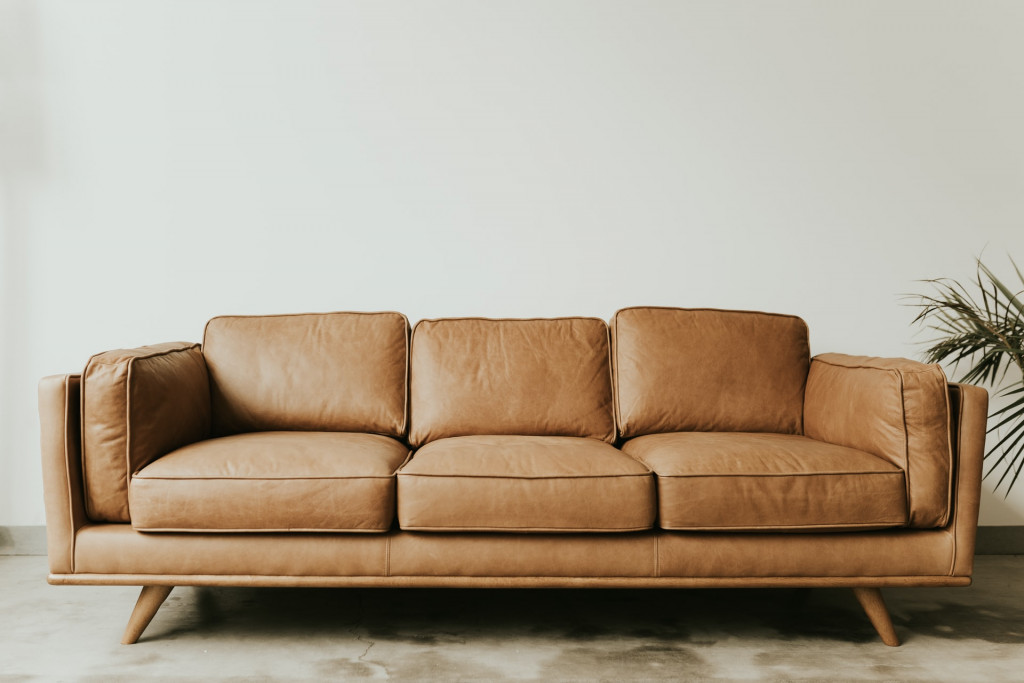 Восстанавливаем кожаный диван: от обивки до каркаса